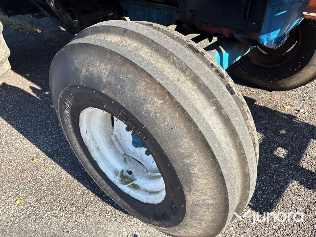 Traktor Ford 5600 DP med tippvagn