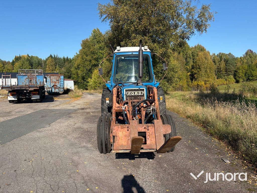 Traktor Ford 5600 DP med tippvagn