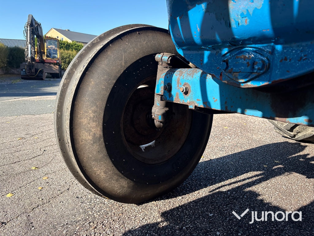 Traktor Ford 5600 DP med tippvagn