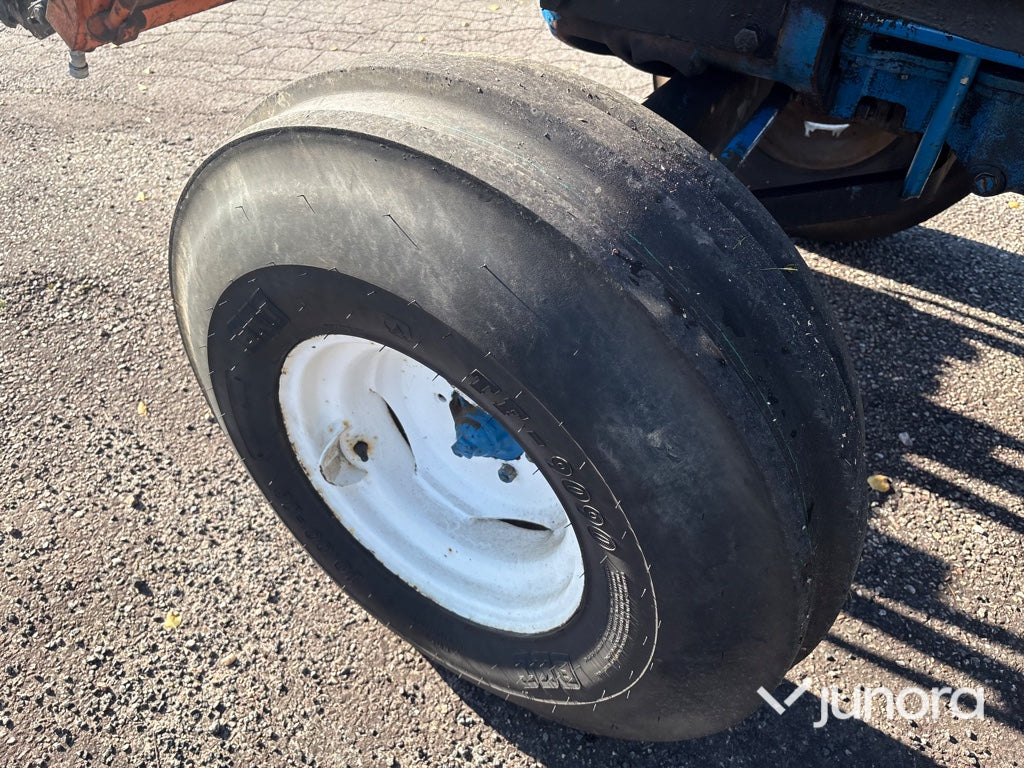 Traktor Ford 5600 DP med tippvagn