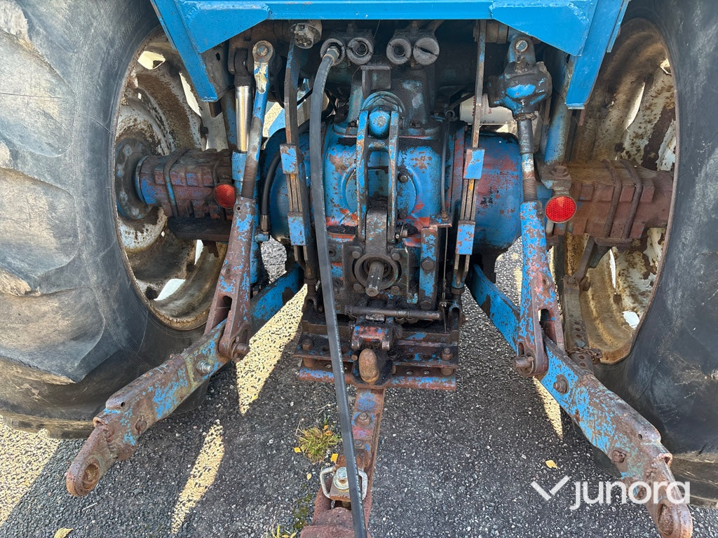Traktor Ford 5600 DP med tippvagn