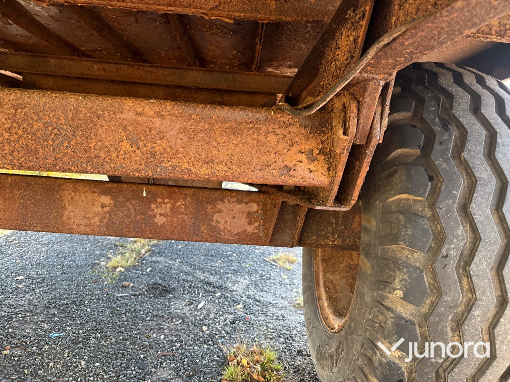 Traktor Ford 5600 DP med tippvagn