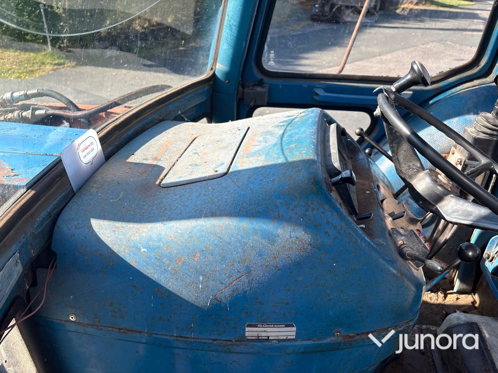 Traktor Ford 5600 DP med tippvagn