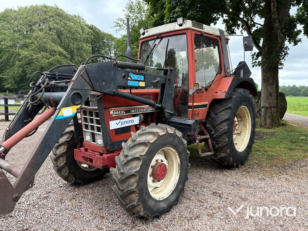 Traktor – International 844 AXL med Ålö Quicke 3360 WS lastare