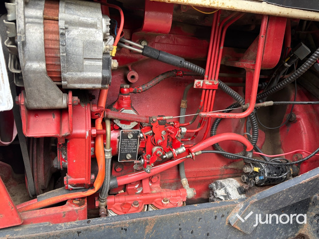 Traktor – International 844 AXL med Ålö Quicke 3360 WS lastare