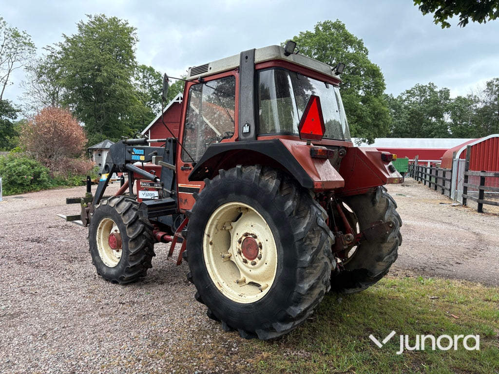 Traktor – International 844 AXL med Ålö Quicke 3360 WS lastare