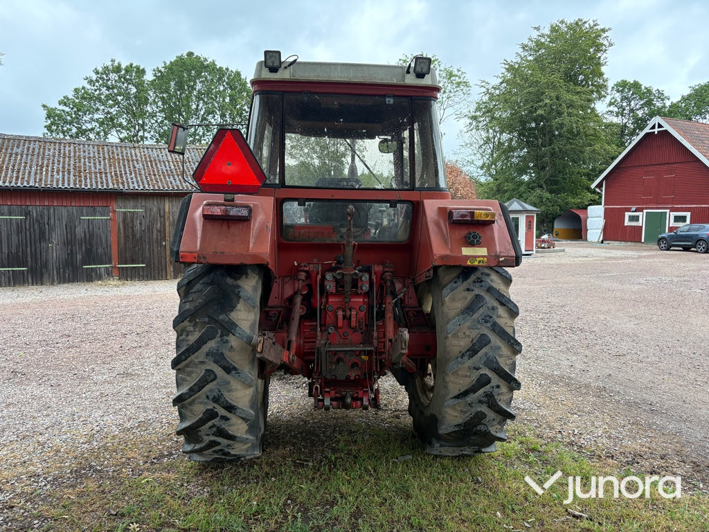 Traktor – International 844 AXL med Ålö Quicke 3360 WS lastare