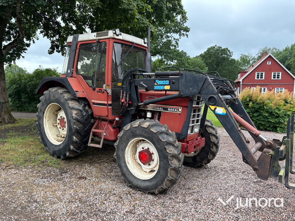 Traktor – International 844 AXL med Ålö Quicke 3360 WS lastare