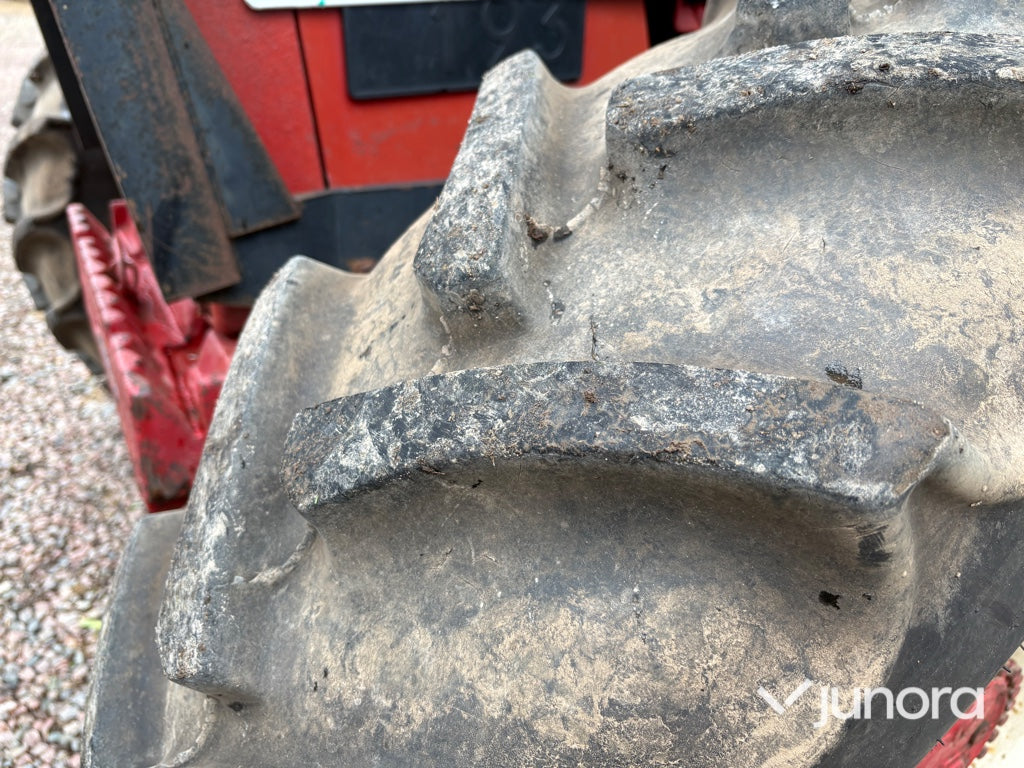 Traktor – International 844 AXL med Ålö Quicke 3360 WS lastare
