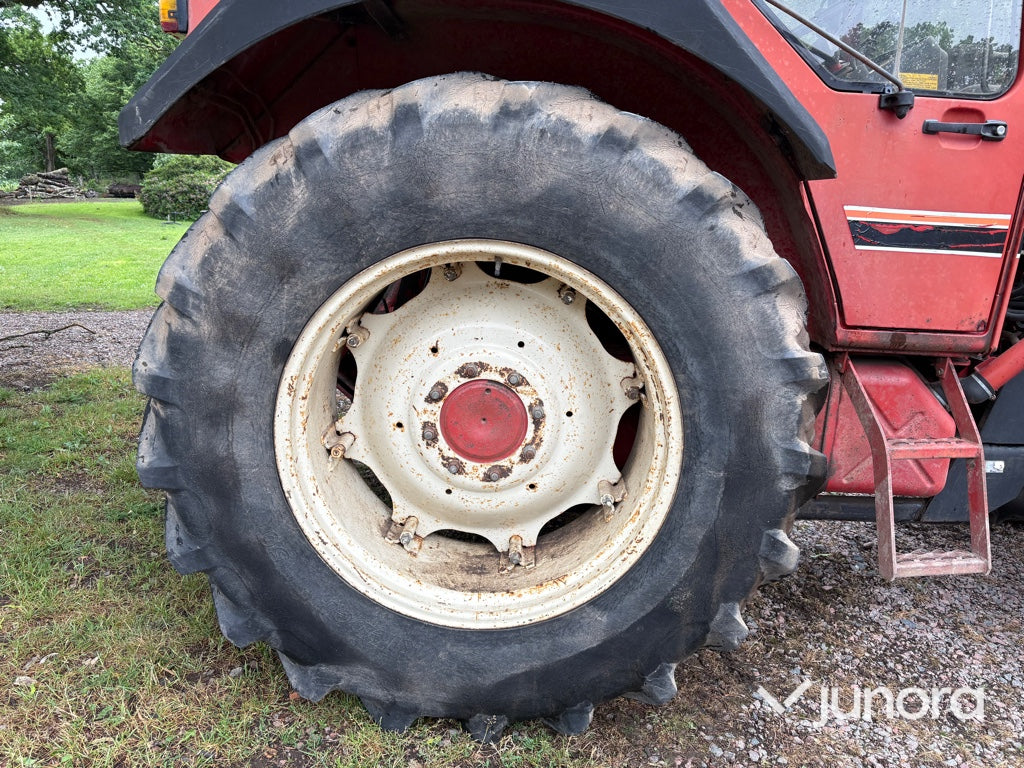 Traktor – International 844 AXL med Ålö Quicke 3360 WS lastare