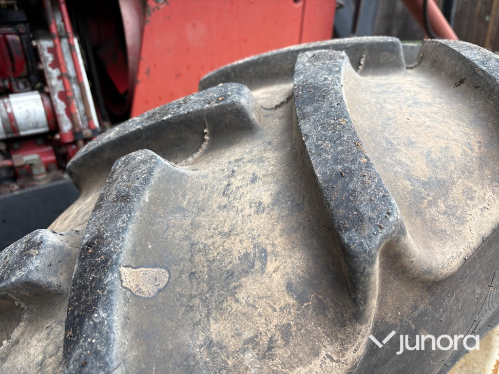 Traktor – International 844 AXL med Ålö Quicke 3360 WS lastare