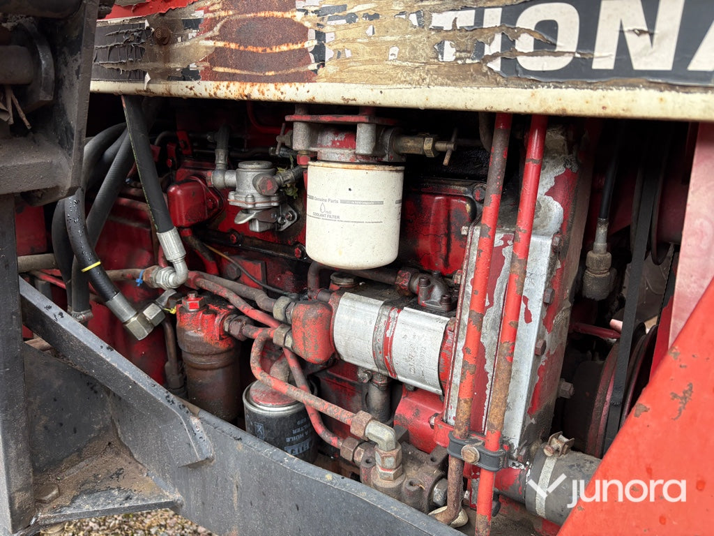 Traktor – International 844 AXL med Ålö Quicke 3360 WS lastare