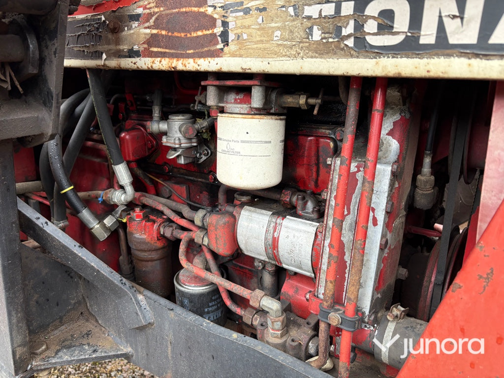 Traktor – International 844 AXL med Ålö Quicke 3360 WS lastare