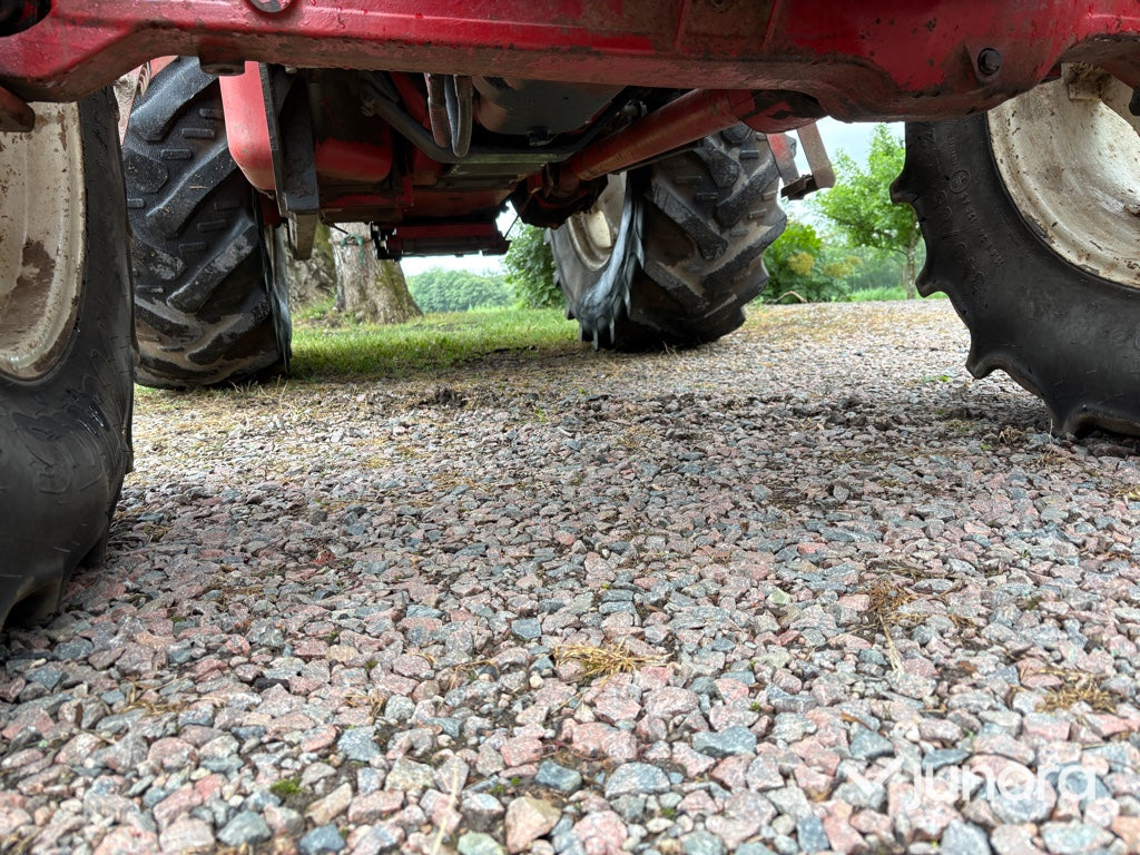 Traktor – International 844 AXL med Ålö Quicke 3360 WS lastare