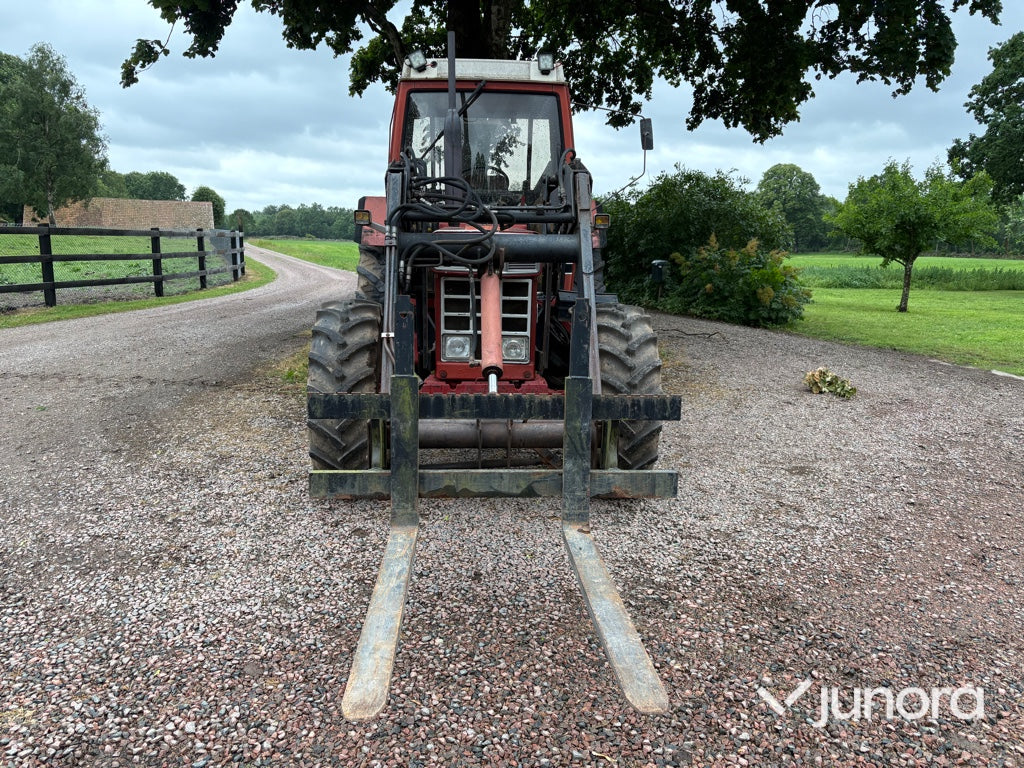 Traktor – International 844 AXL med Ålö Quicke 3360 WS lastare