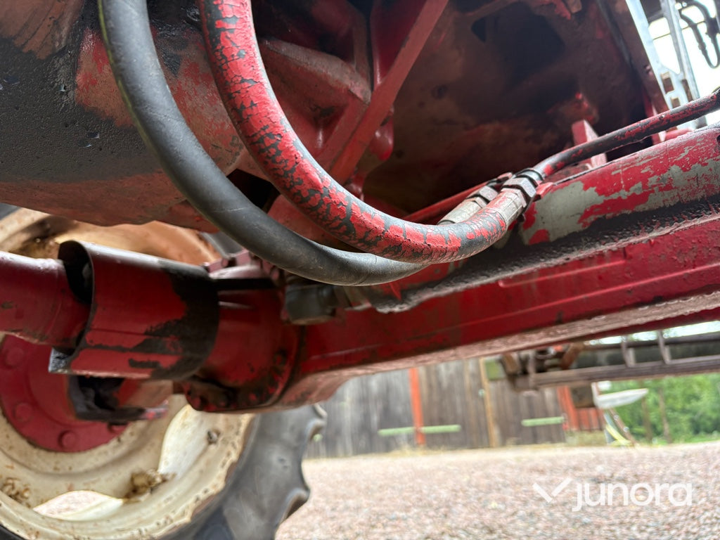 Traktor – International 844 AXL med Ålö Quicke 3360 WS lastare