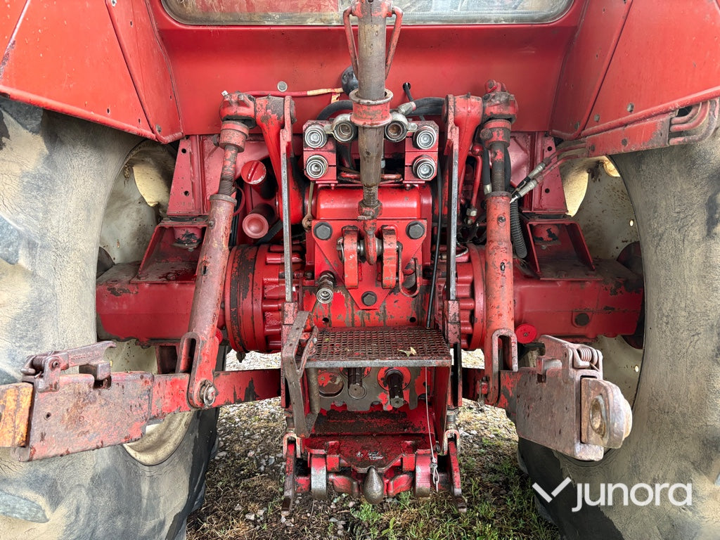 Traktor – International 844 AXL med Ålö Quicke 3360 WS lastare