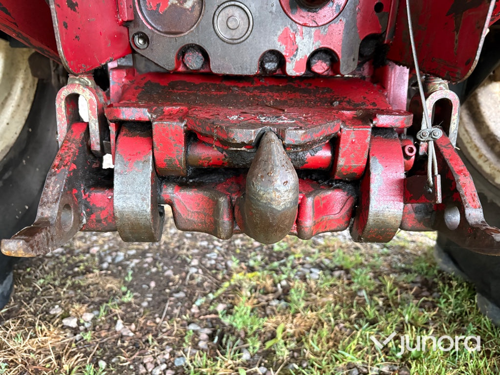 Traktor – International 844 AXL med Ålö Quicke 3360 WS lastare