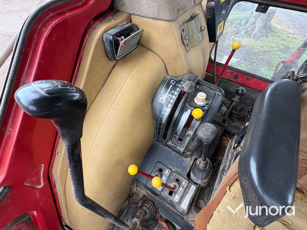 Traktor – International 844 AXL med Ålö Quicke 3360 WS lastare