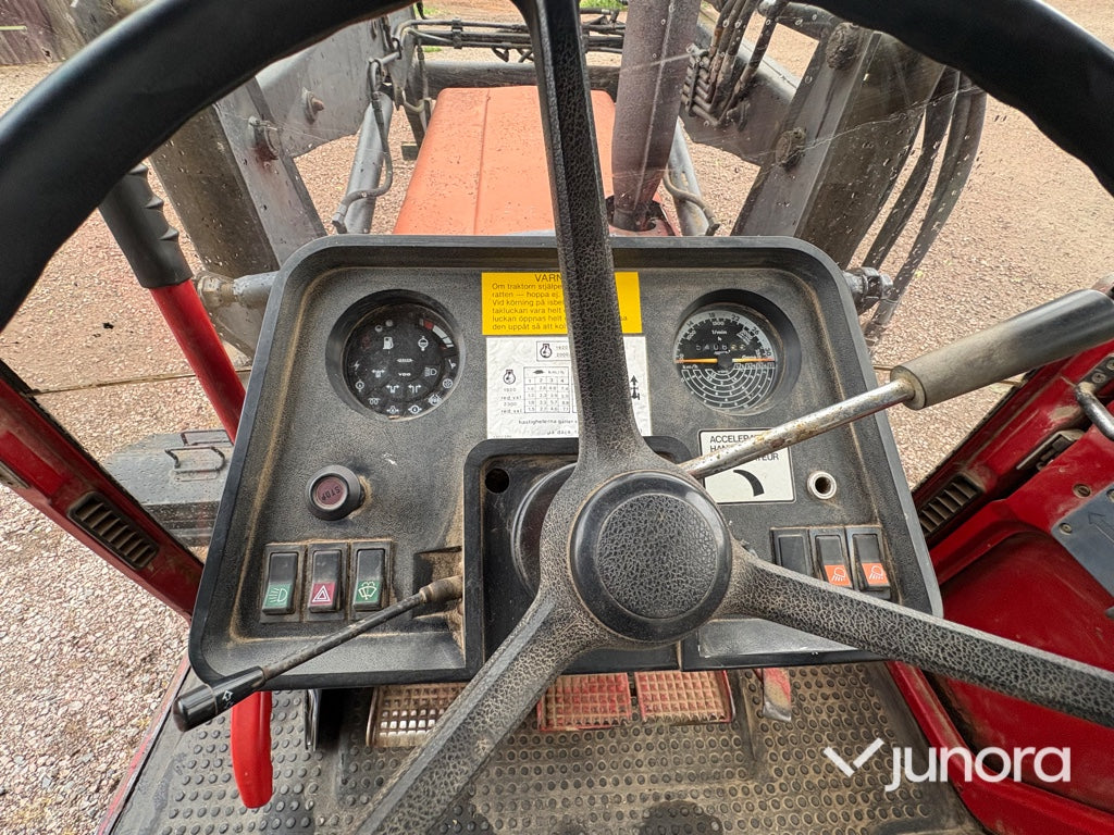 Traktor – International 844 AXL med Ålö Quicke 3360 WS lastare