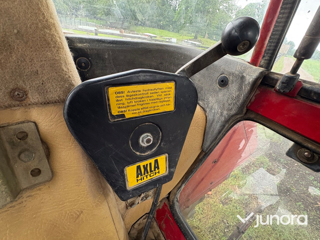 Traktor – International 844 AXL med Ålö Quicke 3360 WS lastare