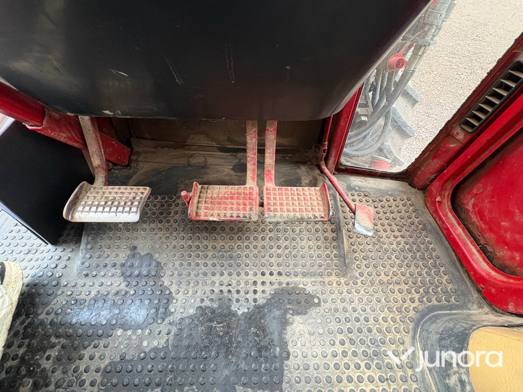 Traktor – International 844 AXL med Ålö Quicke 3360 WS lastare