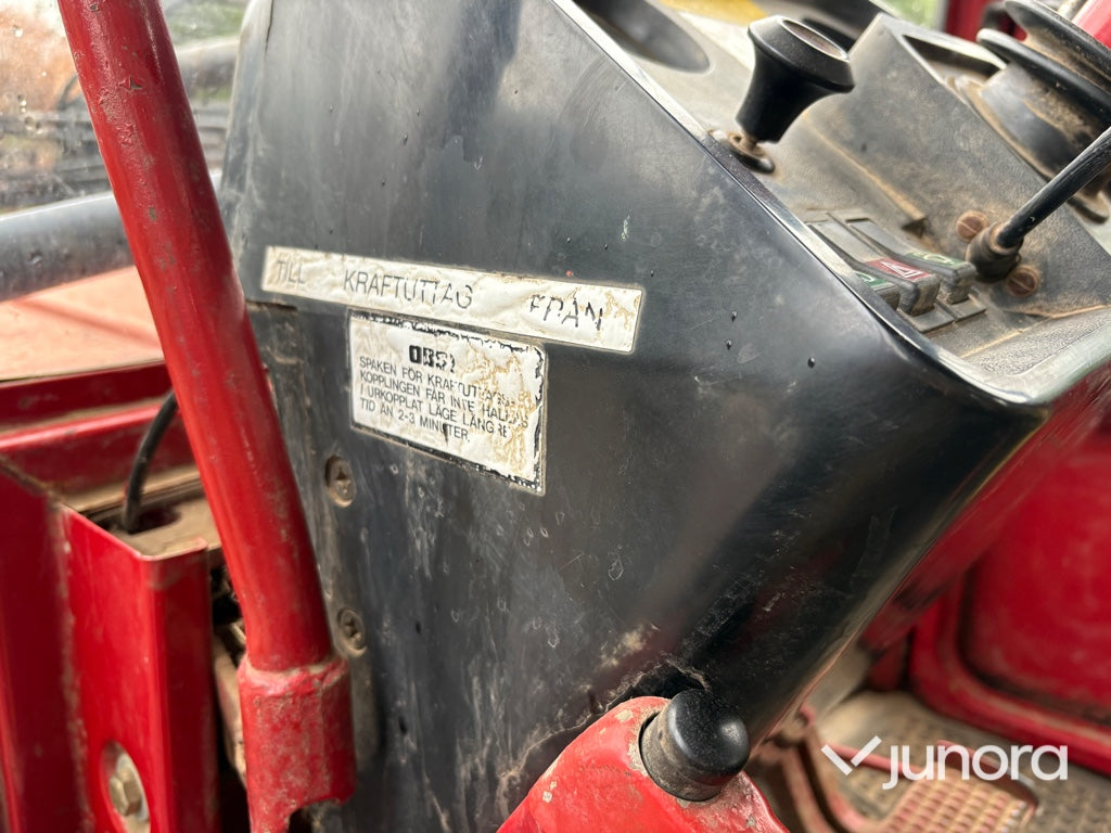 Traktor – International 844 AXL med Ålö Quicke 3360 WS lastare