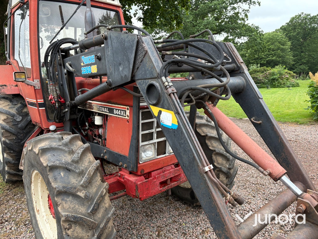 Traktor – International 844 AXL med Ålö Quicke 3360 WS lastare