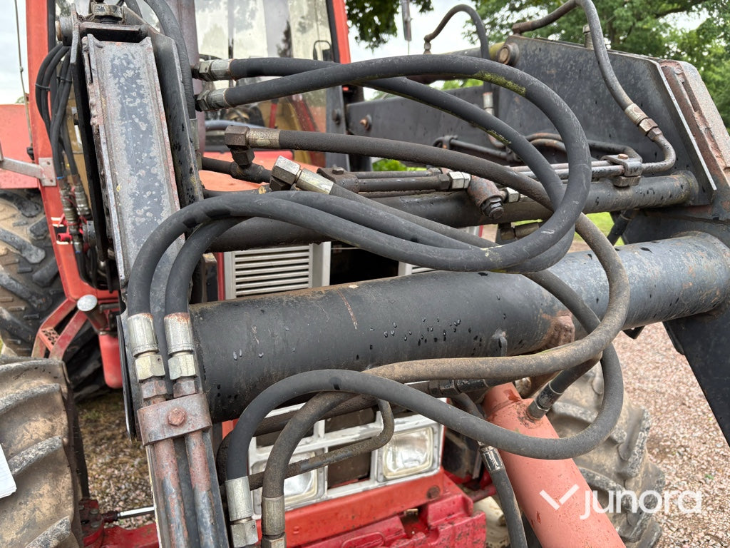 Traktor – International 844 AXL med Ålö Quicke 3360 WS lastare