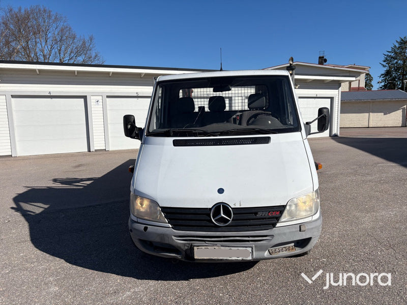 Lastbil - Mercedes-Benz 311 CDI med kran
