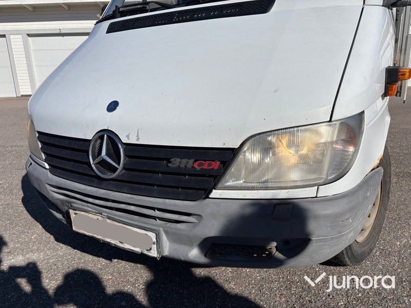 Lastbil - Mercedes-Benz 311 CDI med kran