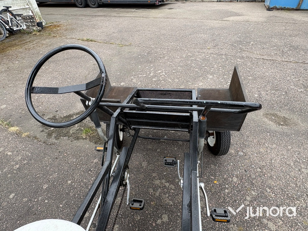 Trampbil / Cykelbil 2-sitsig med lastytor