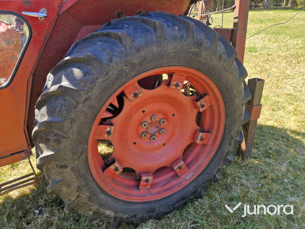 Traktor - Volvo BM 430 med Lima kran