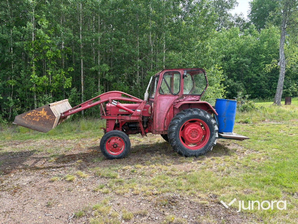 Traktor - McCormick International B-414, med Ålö Frontlastare