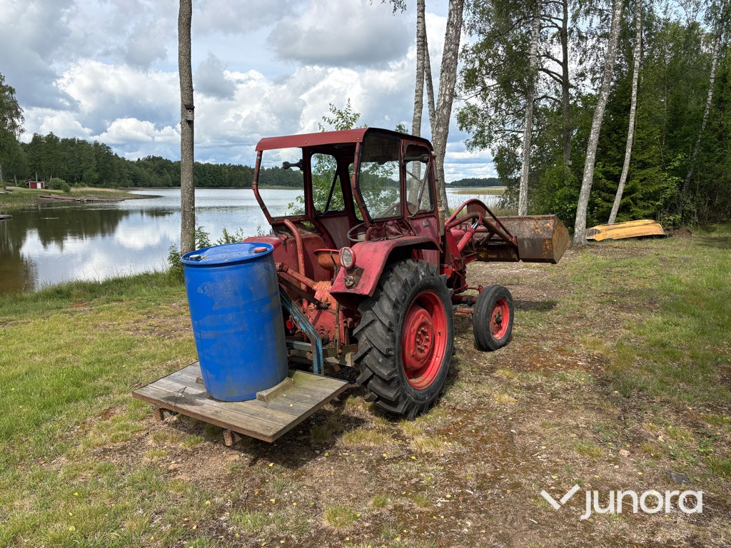 Traktor - McCormick International B-414, med Ålö Frontlastare