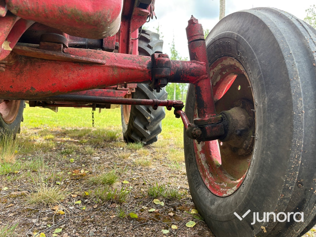 Traktor - McCormick International B-414, med Ålö Frontlastare