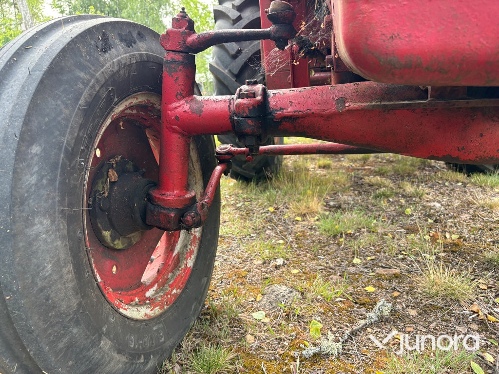 Traktor - McCormick International B-414, med Ålö Frontlastare
