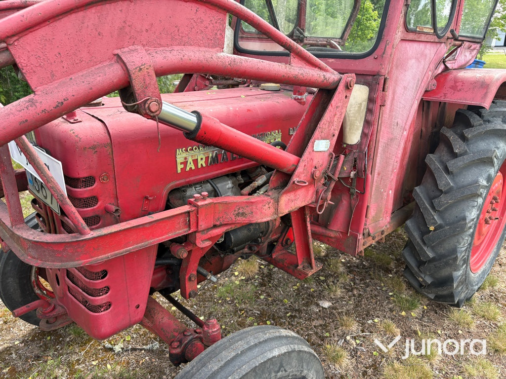 Traktor - McCormick International B-414, med Ålö Frontlastare