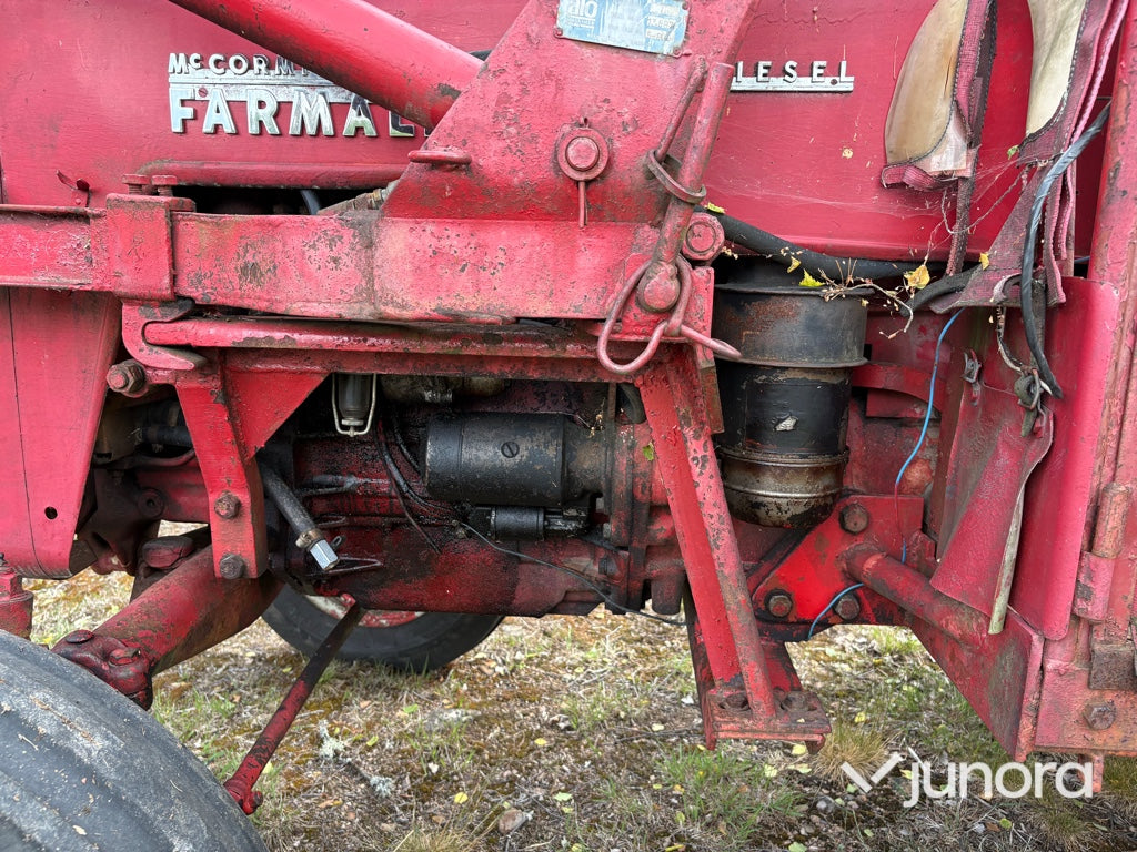 Traktor - McCormick International B-414, med Ålö Frontlastare