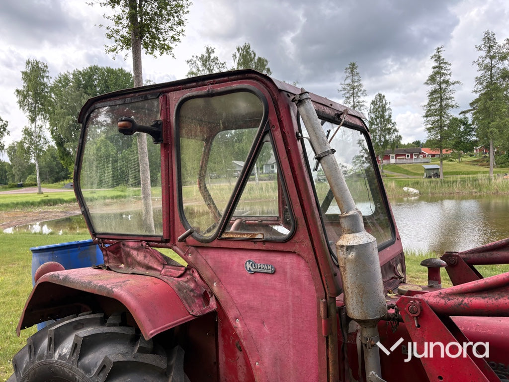 Traktor - McCormick International B-414, med Ålö Frontlastare