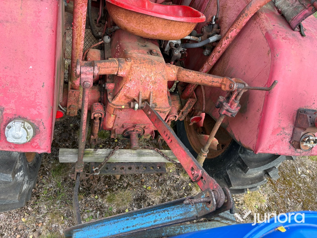 Traktor - McCormick International B-414, med Ålö Frontlastare