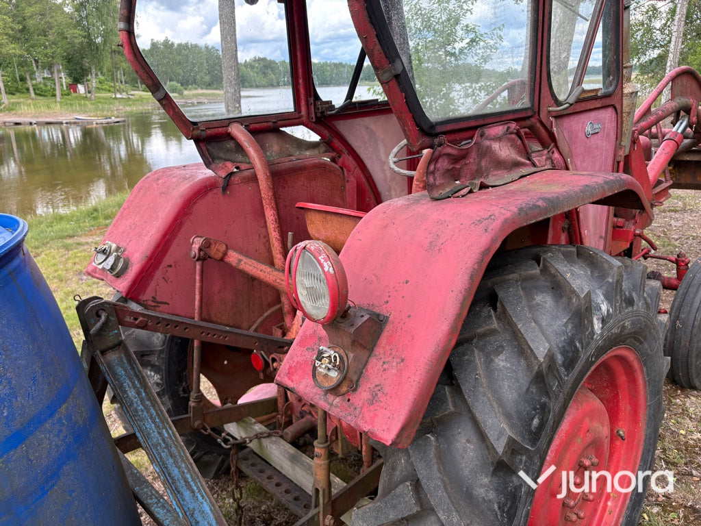 Traktor - McCormick International B-414, med Ålö Frontlastare