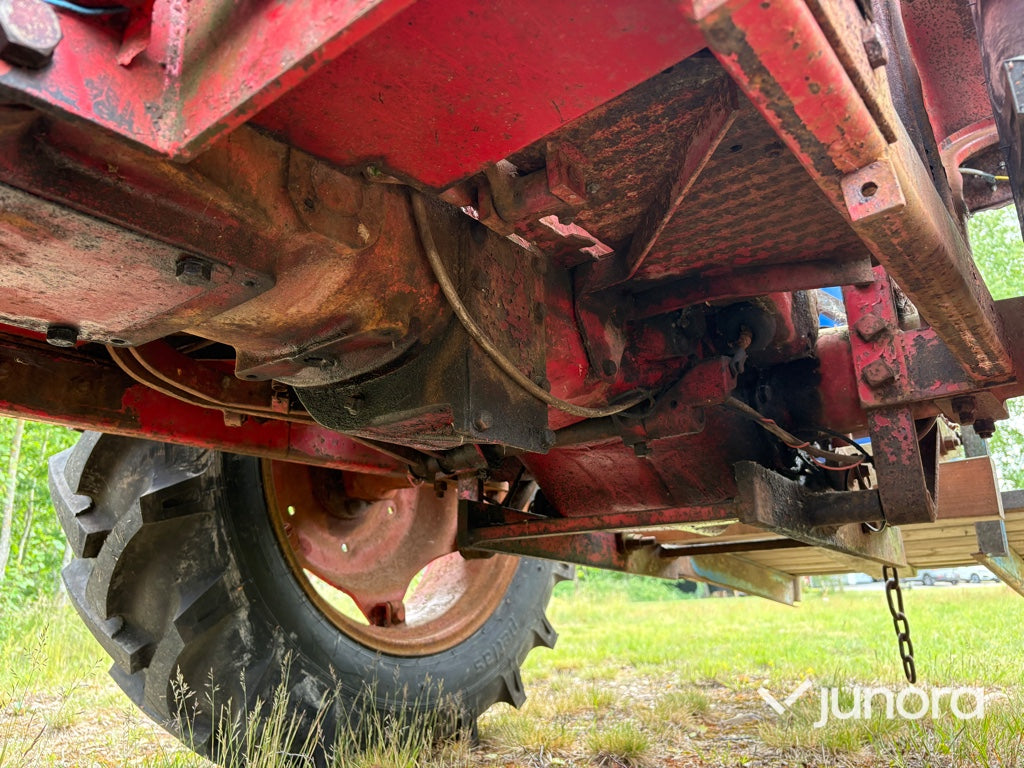 Traktor - McCormick International B-414, med Ålö Frontlastare