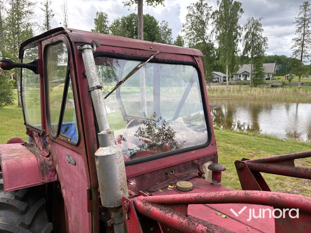 Traktor - McCormick International B-414, med Ålö Frontlastare