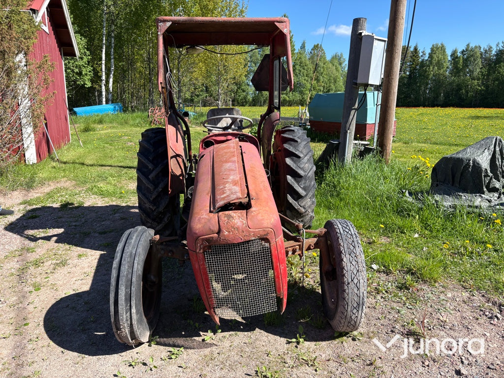 Traktor - Massey Ferguson, 35