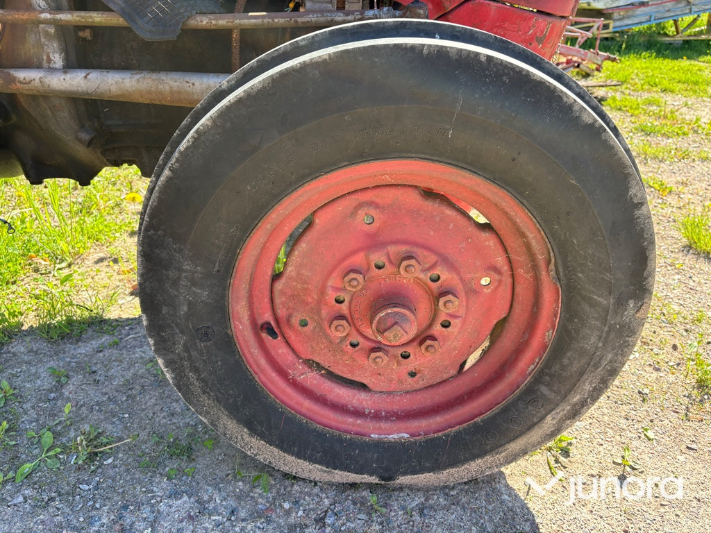 Traktor - Massey Ferguson, 35