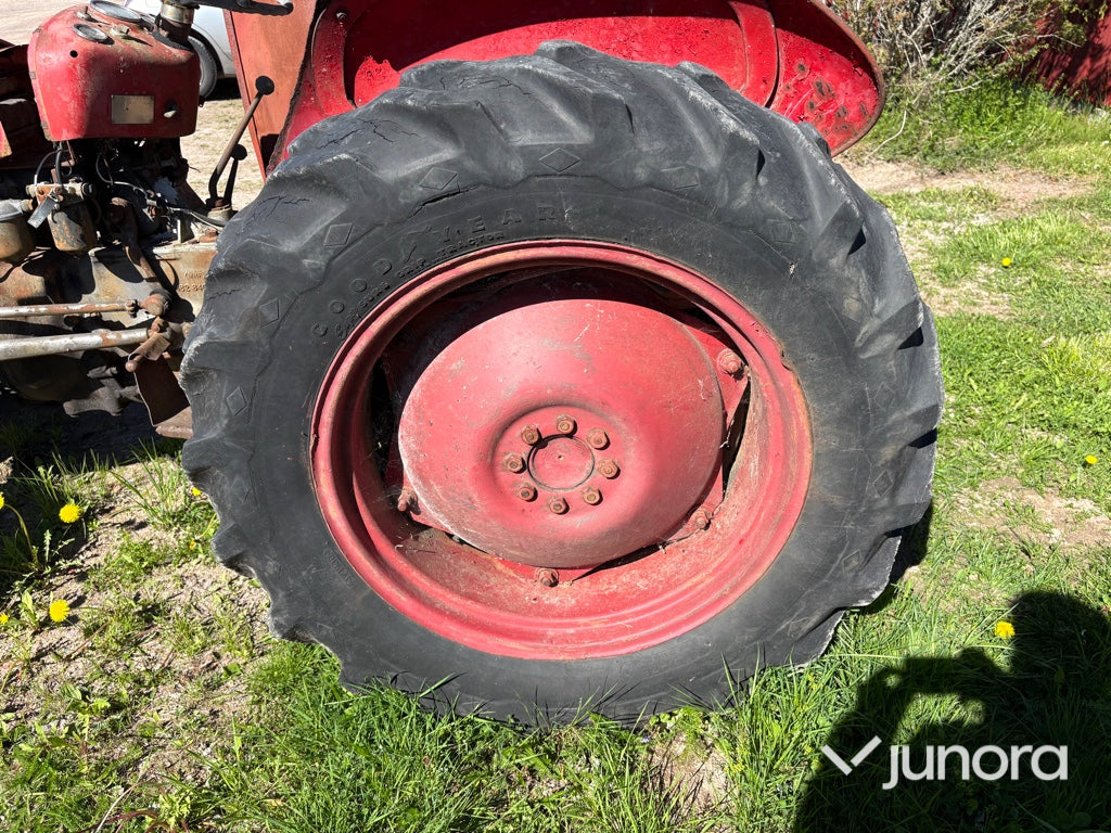 Traktor - Massey Ferguson, 35