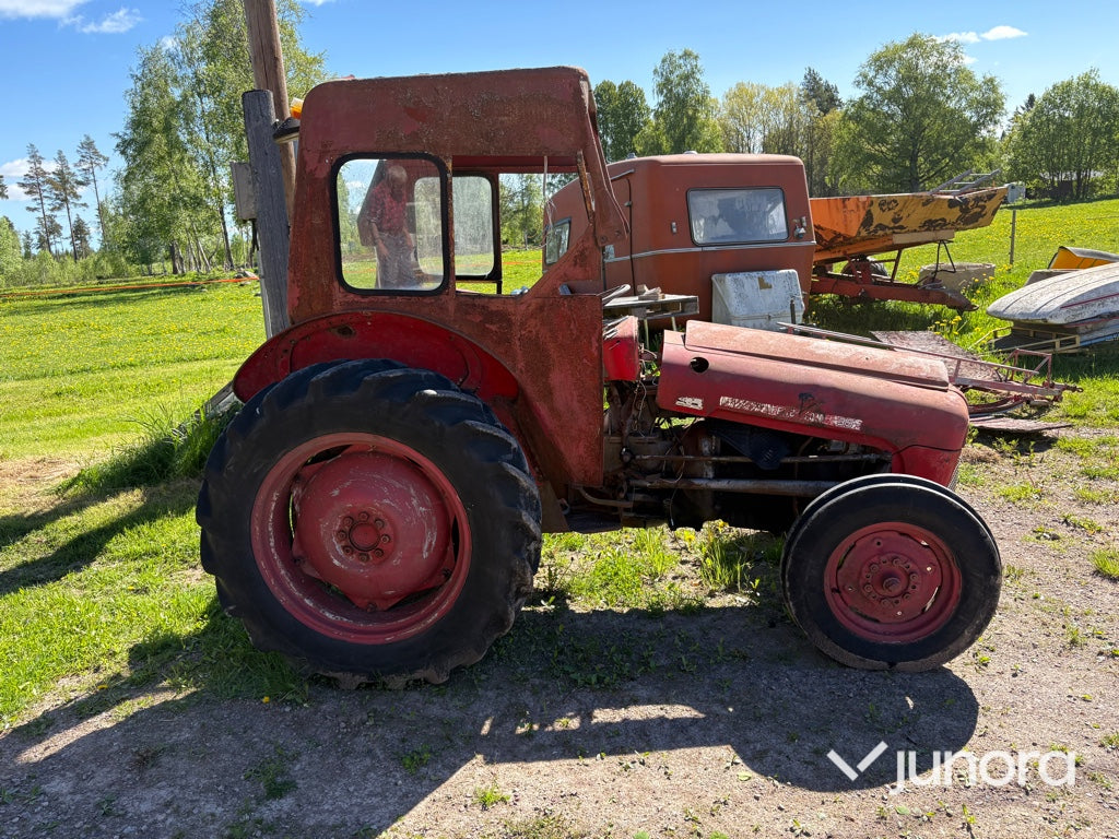 Traktor - Massey Ferguson, 35