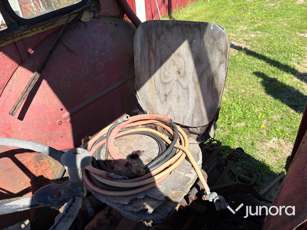 Traktor - Massey Ferguson, 35