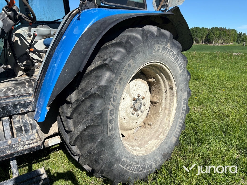 Traktor med lastare - New Holland, T5070